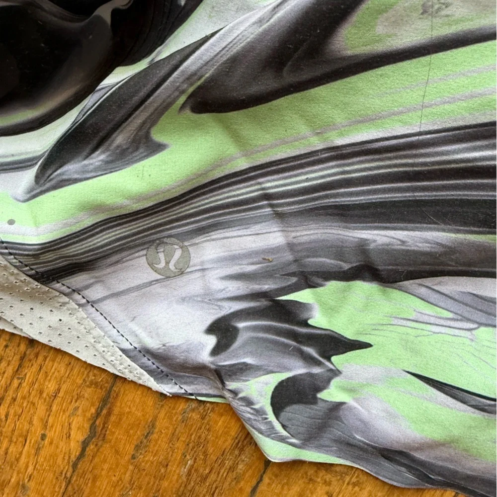 Lululemon Hotty Hot Marble Print Shorts 4” *Special Edition* sz:4